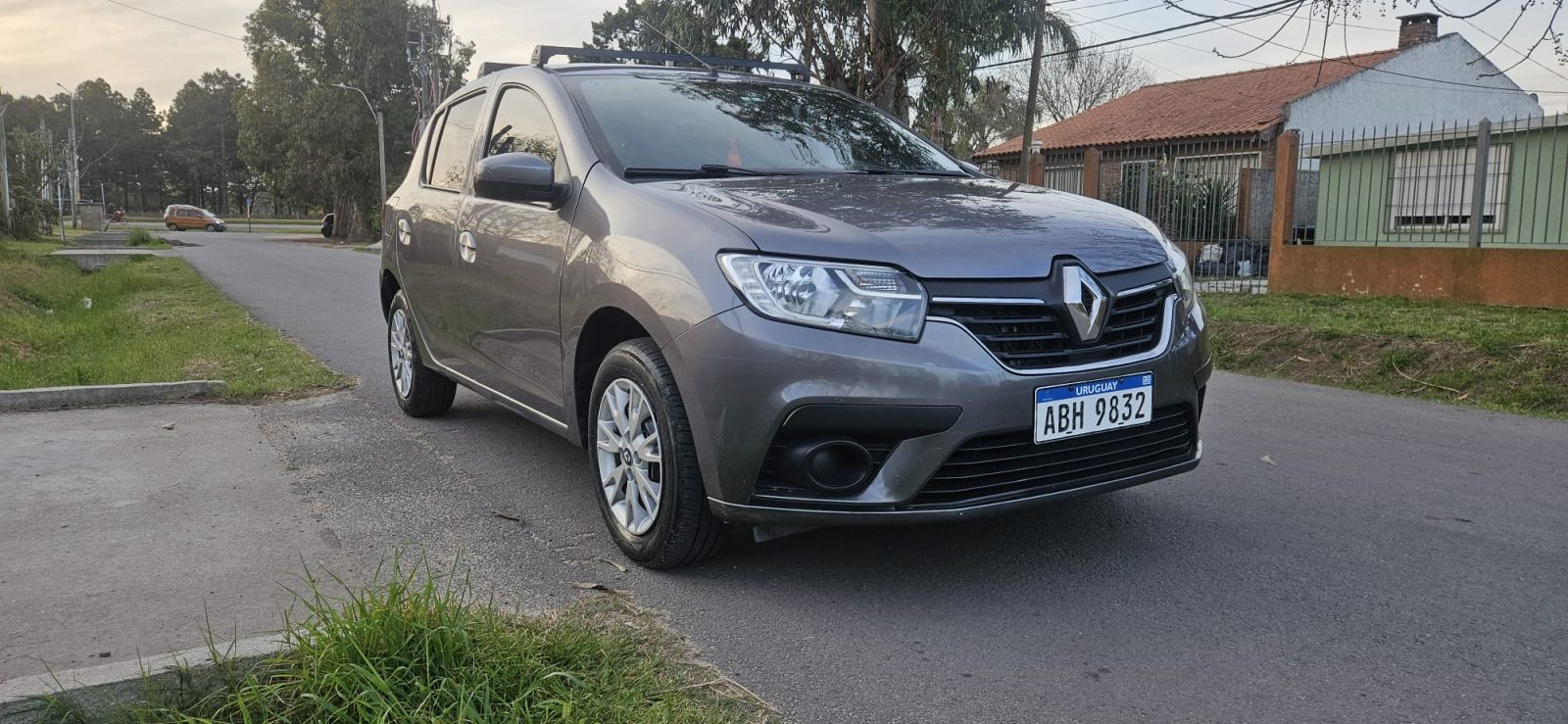 Renault Sandero 1.0, foto 1 de 1